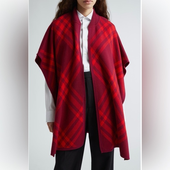 Burberry cape - Picture 1 of 10
